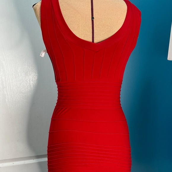 Colorful unitalla mini dress
Red dress is uniform but it’s small. - Picture 4 of 6